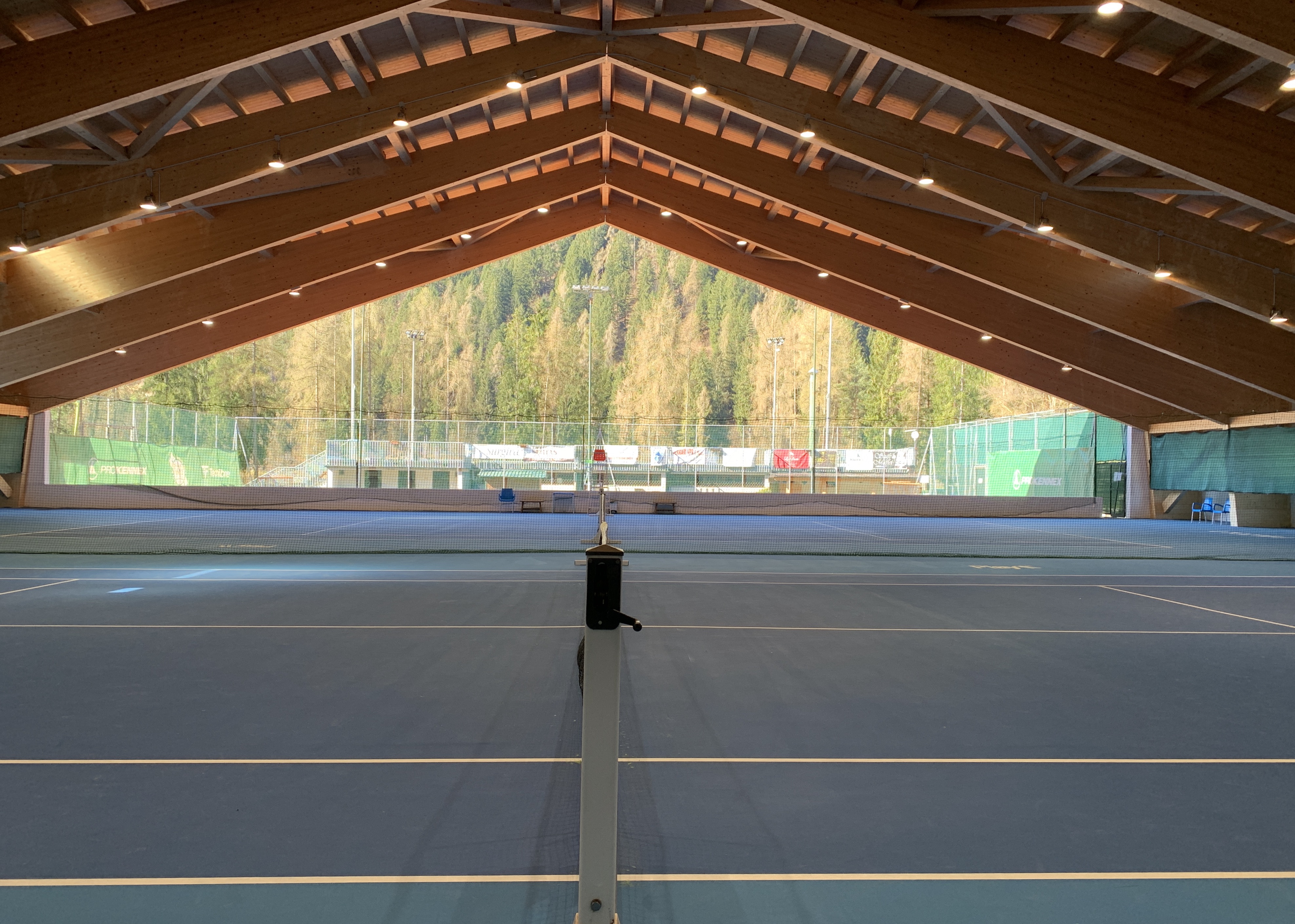 Campo da tennis in terra battuta al Tennis Club Pinzolo